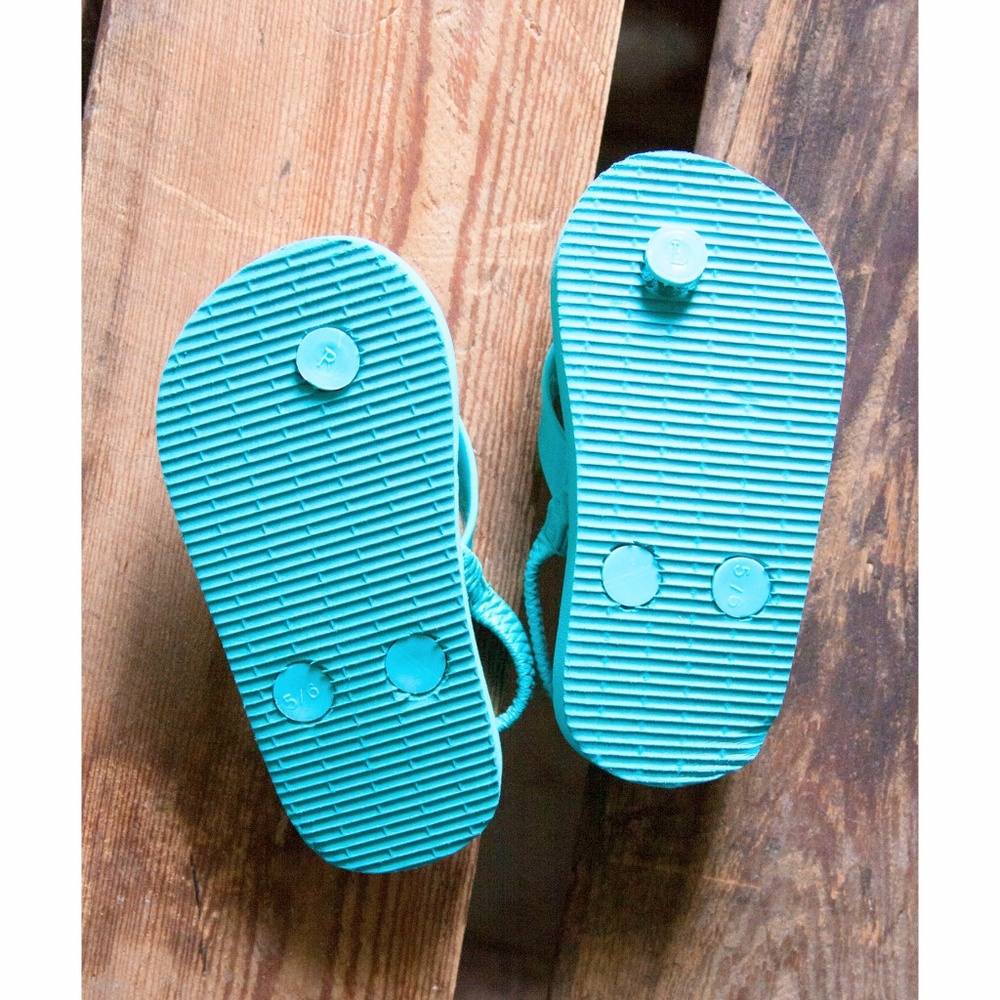 NWOT Target Baby Blue Flip Flops - Picture 2 of 2